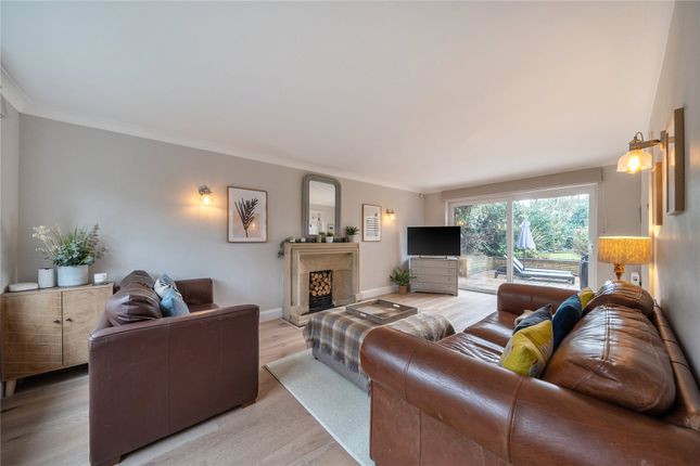 7, Hawkes Leap, Surrey photo 2