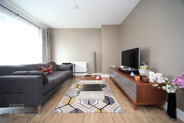 Flat for sale in Wilson Court, Stirling Drive, Luton, Bedfordshire