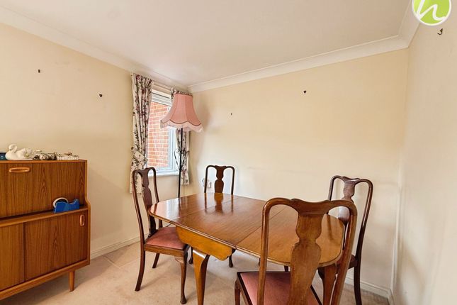 Flat 27, Collier Court Crammavill Street, Grays photo 4