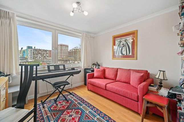 15, Romulus Court, 1, Justin Close, Brentford photo 3