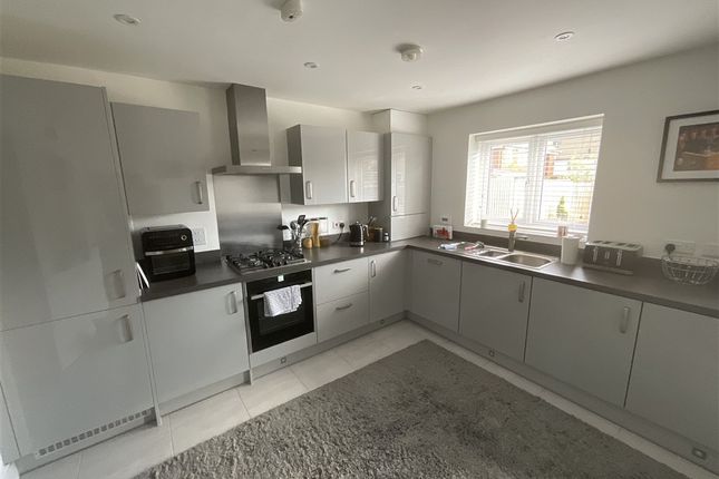 Stroudley Drive, Burgess Hill photo 2