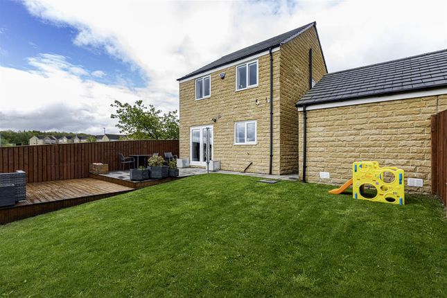 17, Haigh Close, Huddersfield photo 4