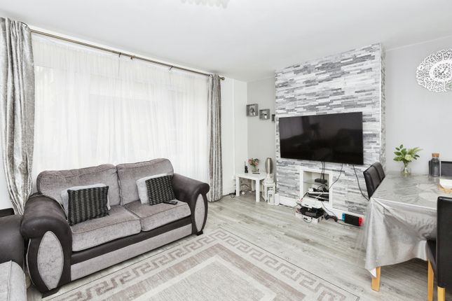 Maisonette for sale in Cable Street, London, London