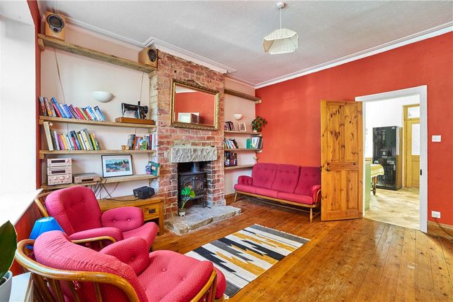 18, Granville Mount, West Yorkshire photo 3