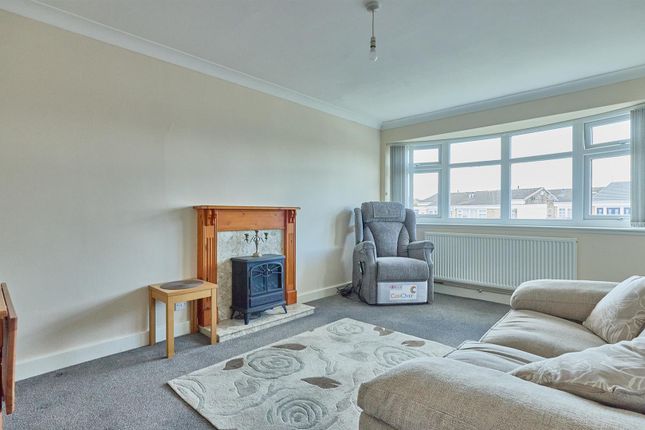 9, Lobelia Close, Burbage photo 2