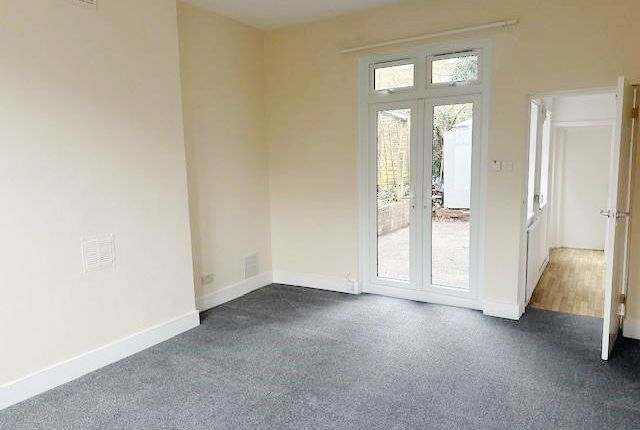 Flat (E) Ground Floor Left,, 13 St. Julians Farm Road, Norwood photo 3