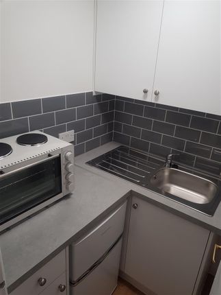 Flat 4, 67, Cedar Road, Surrey photo 2