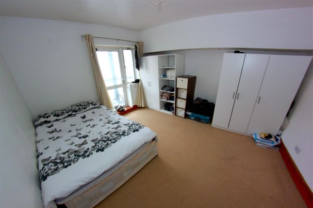Thumbnail Shared accommodation to rent in Tarling Street, London