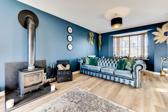 8, Hunts Field Drive, Corby photo 2