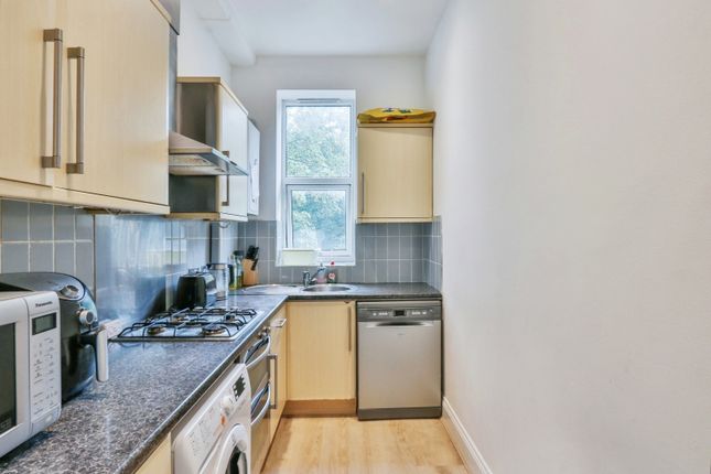 Flat 4, 8, Wimborne Road, Dorset photo 4