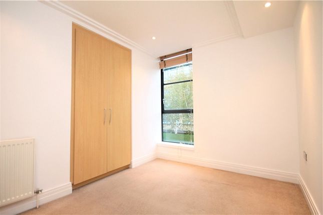 Flat to rent in Ferry Lane, Brentford
