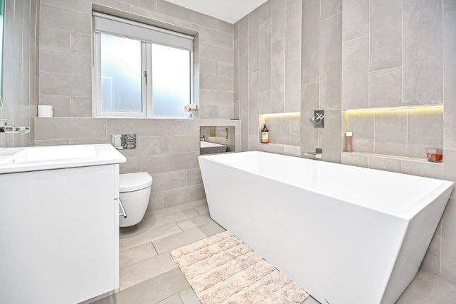 1 Woodstock Drive Bathroom (1).Jpg