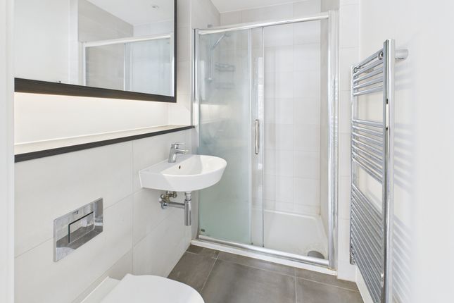 Cam02545G0-Pr0471-Still015