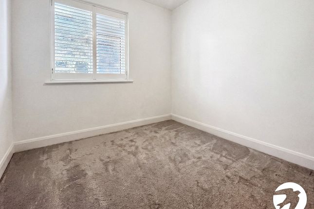 Flat 2, 120, Burnt Ash Hill, London photo 5