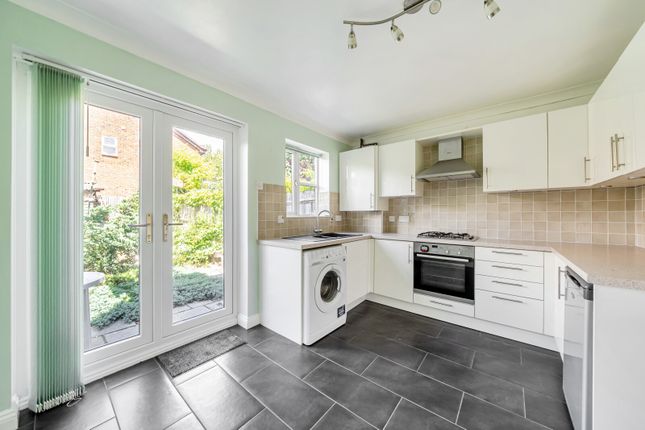 35, Gardenia Drive, Woking photo 2