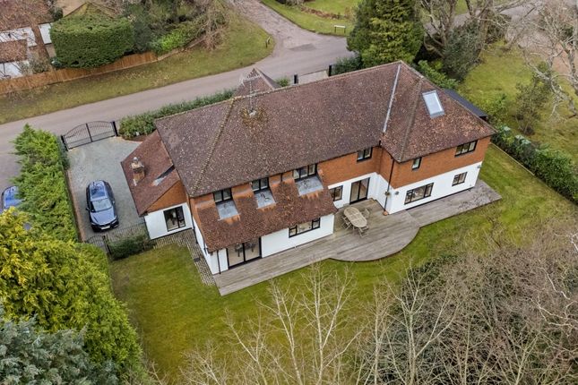 Thumbnail Detached house to rent in Golf Club Road, Hook Heath, Woking