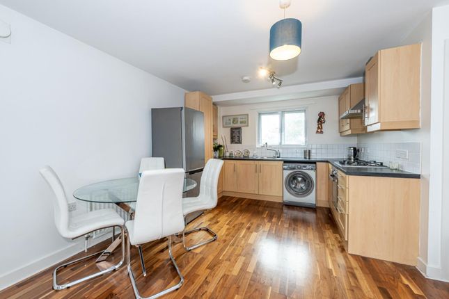Flat 14, 163, Barlby Road, London photo 3