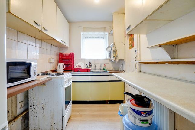 Flat for sale in Lombardy Rise, Spinney Hills, Leicester
