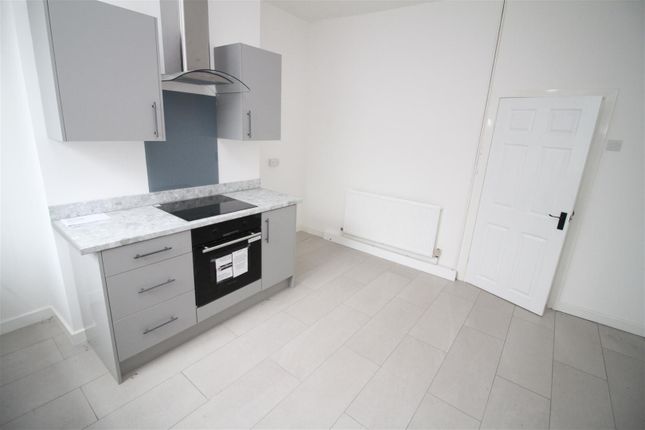 667, Ashton Road, Oldham photo 4