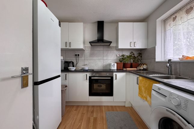 38, Huxley Close, Northolt photo 3