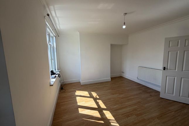 7, Ingsfield Lane, Barnsley photo 3