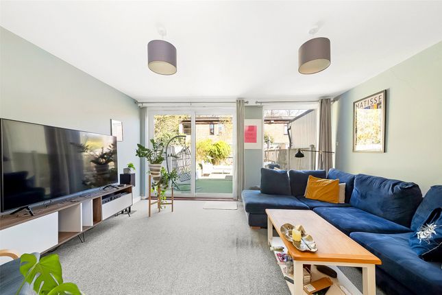 14, Hollymount Close, Blackheath photo 3