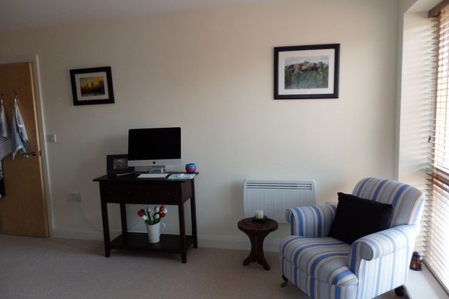 Flat to rent in Manor Street, Cardiff