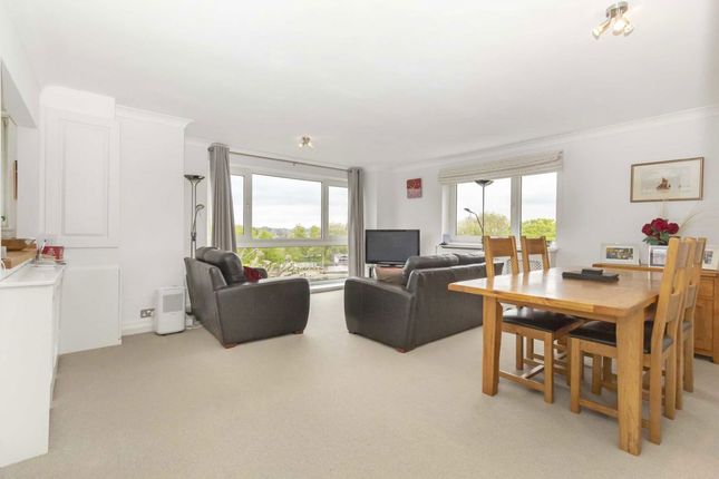 32 Cherwell Court, Broom Park, Teddington photo 2