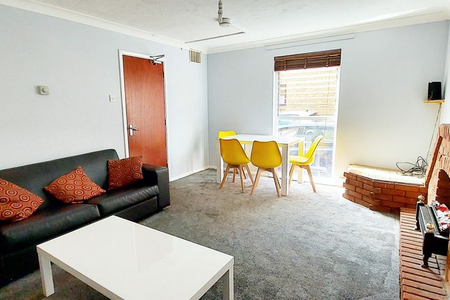 Room 1, 58, Barlows Reach, Chelmsford photo 5