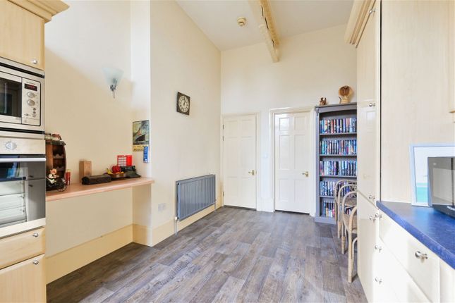 Flat for sale in Royal Earlswood Park, Redhill