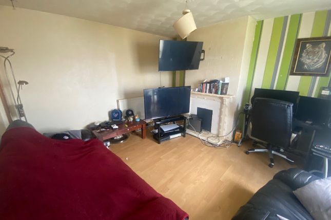 64, Wembley, Neath photo 2