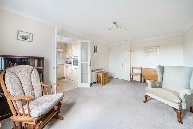 28 Betjeman Court, Portway, Wantage photo 2