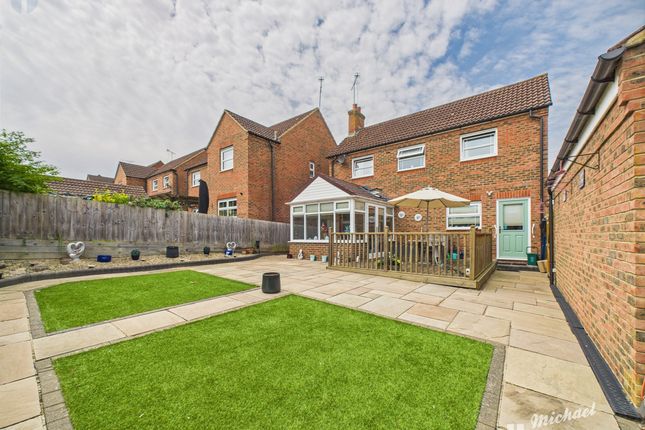 8 Cavendish Way, Aylesbury photo 3