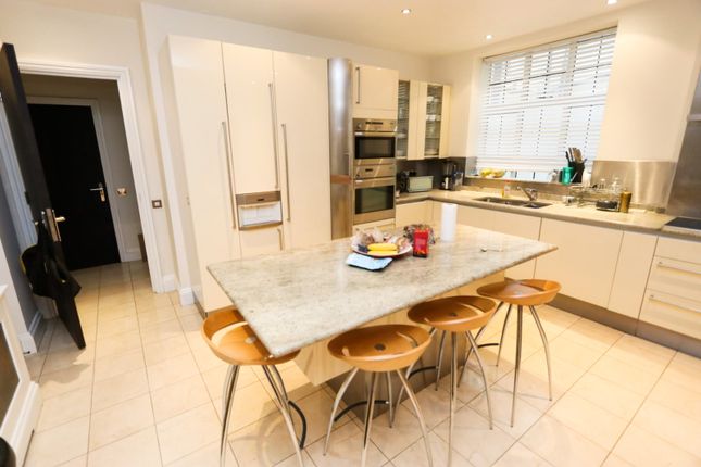 Flat for sale in Bryanston Court, George Street