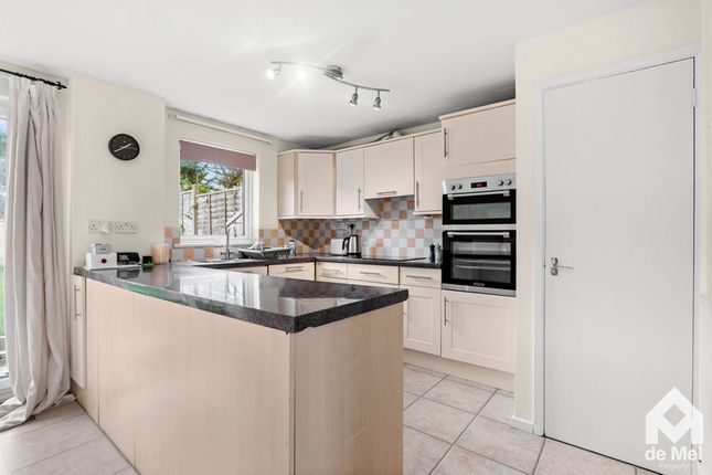 10, King Arthur Close, Cheltenham photo 4