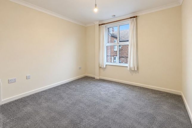 40 Stoke Road, Gosport photo 4