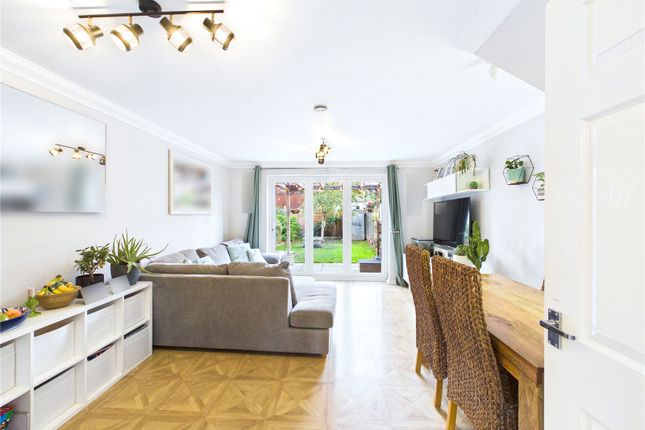 Westland Close, Watford photo 4