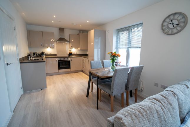 Riverbrook Road, Crawley photo 4