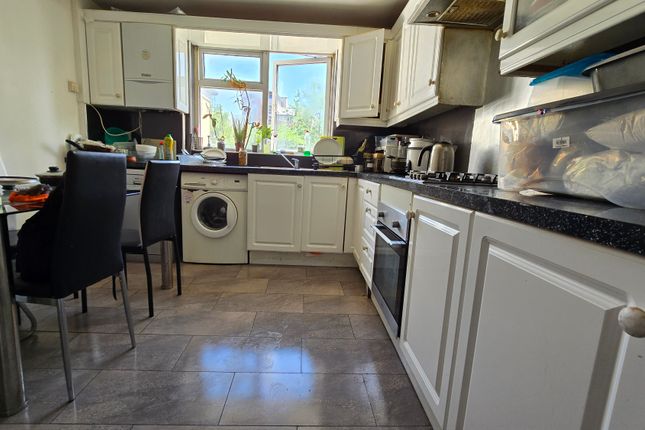 Rosher Close, London photo 5