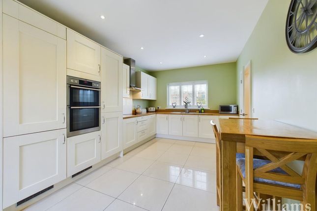 15 Arch Grove, Aylesbury photo 2