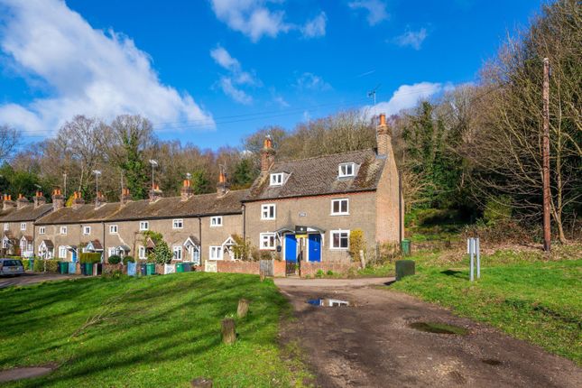 2 Bed Property For Sale In Carters Cottages Redhill Rh1 Zoopla