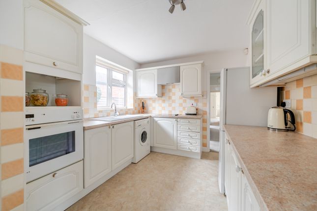 18, Abbey Lane, Southam photo 5