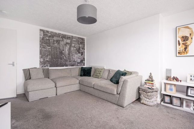 Flat for sale in Meadow View, Crossford, Dunfermline