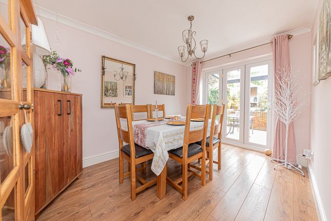 30 Saturn Croft, Winkfield Row, Bracknell photo 4