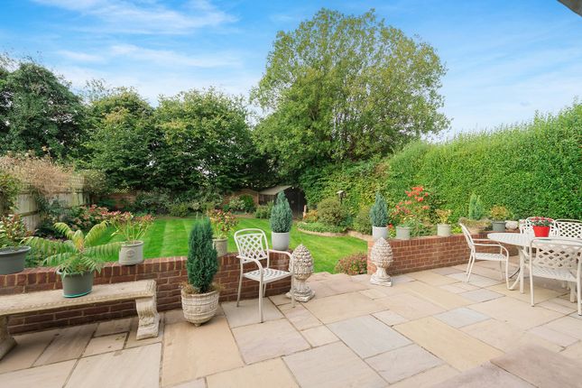 37, Howard Road, Beaconsfield photo 2