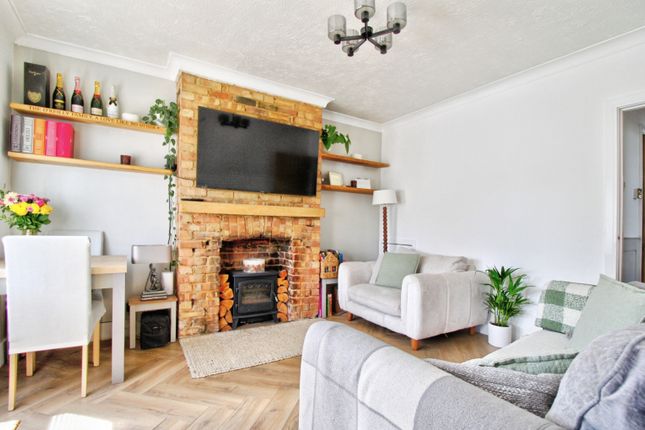 7, Grosvenor Road, Romford photo 2