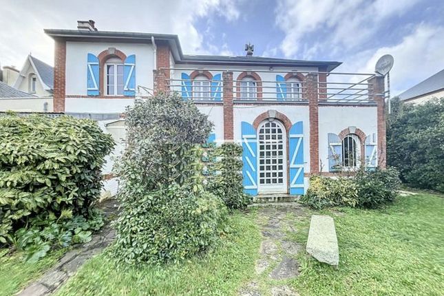 Detached house for sale in Granville, Basse-Normandie, 50400, France