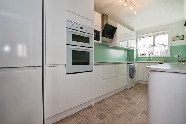 Flat 10, Canon Court, Mortimers Lane, Eastleigh photo 3