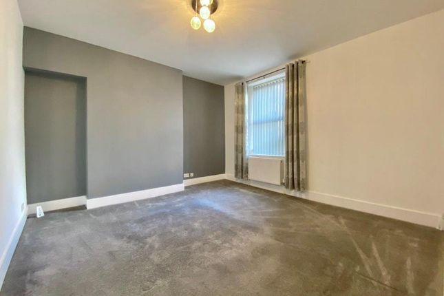 Flat to rent in Victoria Road, Torquay