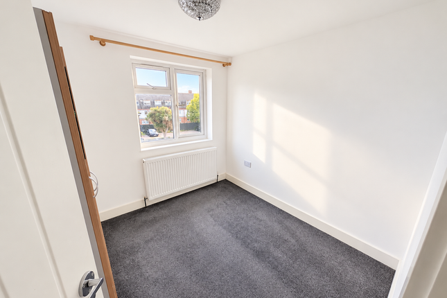 Collier Row Road, Romford photo 5